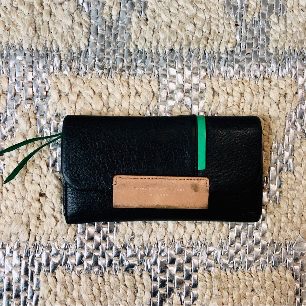 MARC BY MARC JACOBS BLACK FOLD OUT WALLET